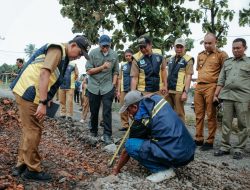 *Perbaikan Ruas Jalan Gunung Batin–Daya Murni Dorong Aktivitas Ekonomi Warga*