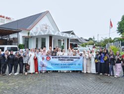 *Dipimpin Purnama Wulan Sari Mirza, Dekranasda Provinsi Lampung Berbagi 1.500 Takjil di Bulan Ramadan*
