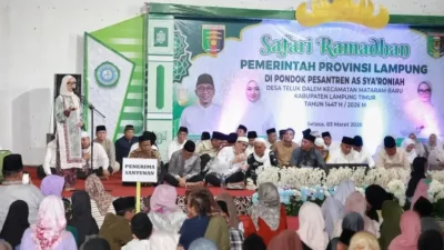 Pemprov Lampung Salurkan Bantuan Serta Adakan Pasar Murah Pada Safari Ramadhan di Ponpes As Sya’roniah