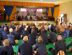 Saat Temui Tokoh Adat Jabung, Gubernur Mirza Menginisiasi Program Pendidikan Strategis